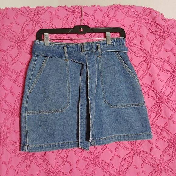 Forever 21 Blue Denim Belted Mini-Skirt Size M - Picture 1 of 6